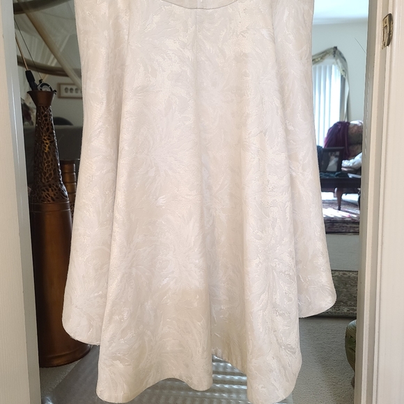 ML Monique Lhuillier | Hillary Textured Jacquard Pearl Strap Hi-Low Dress Gown - Picture 11 of 16